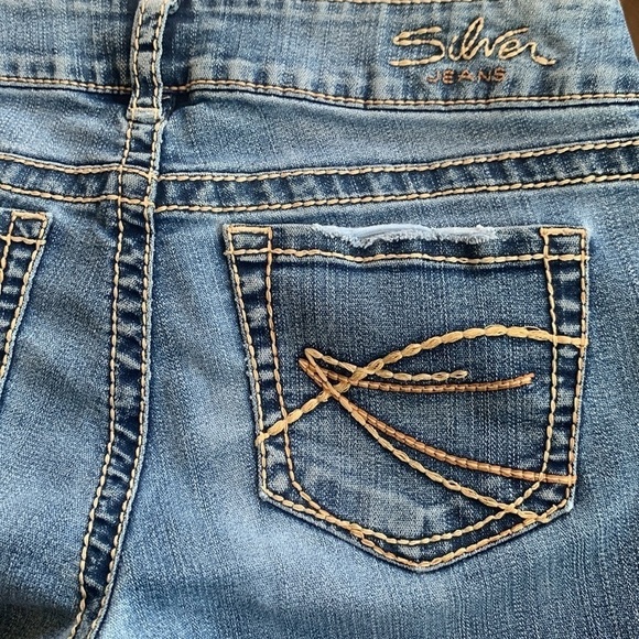 Silver Suki Cropped Capri Blue Jeans Size 28 - Picture 6 of 10